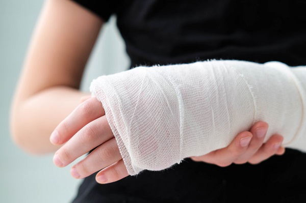 4 Common Types of Car Accident Wrist Fractures | Gill, Welsh, and ...